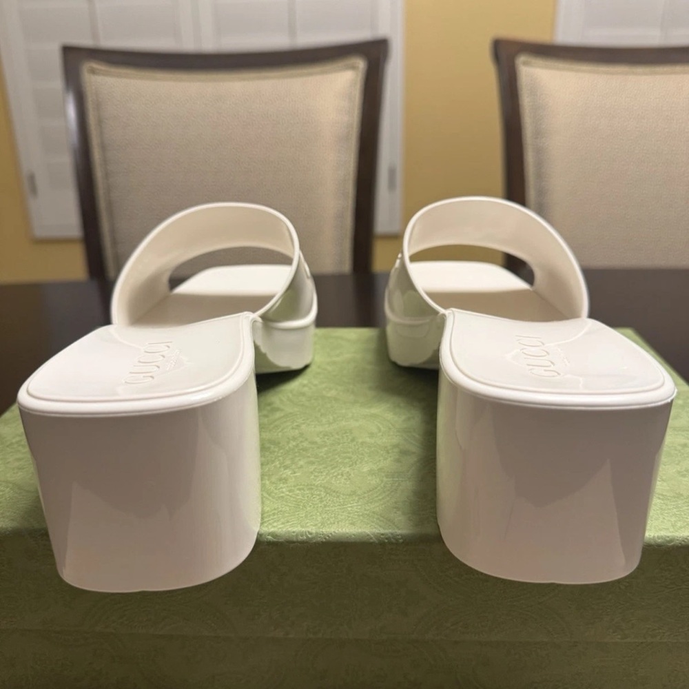 Gucci Cream Slide Sandals - Picture 4 of 9